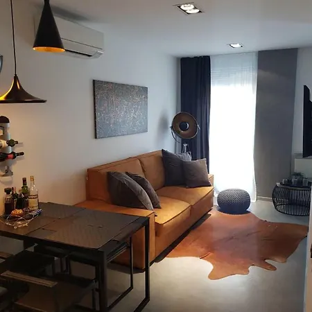 Apartament Vip, With Free Garage Parking Pula