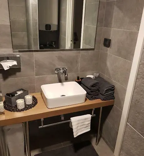 Vip, With Free Garage Parking Apartman *