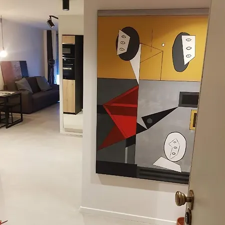 Vip, With Free Garage Parking *