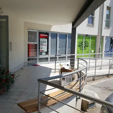 Vip, With Free Garage Parking Pula