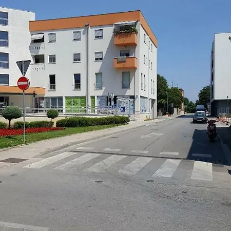 Vip, With Free Garage Parking Apartment Pula