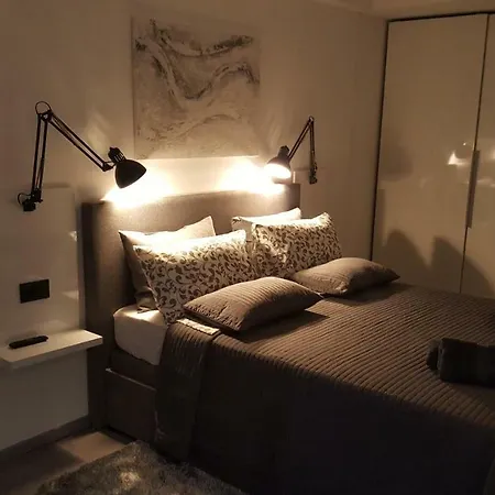 Vip, With Free Garage Parking Apartment Pula