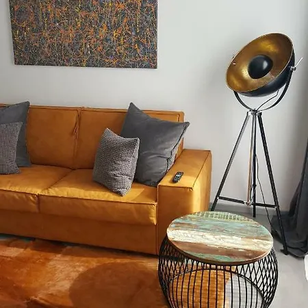 Vip, With Free Garage Parking Apartment