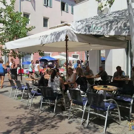Vip, With Free Garage Parking Apartment Pula