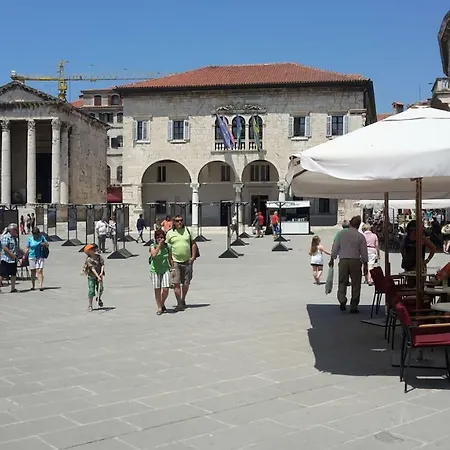 Vip, With Free Garage Parking Lägenhet Pula