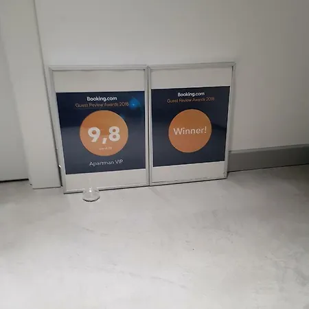 Apartment Vip, With Free Garage Parking Pula