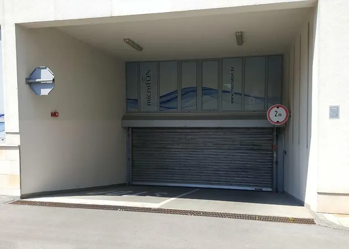 Vip, With Free Garage Parking * Πούλα