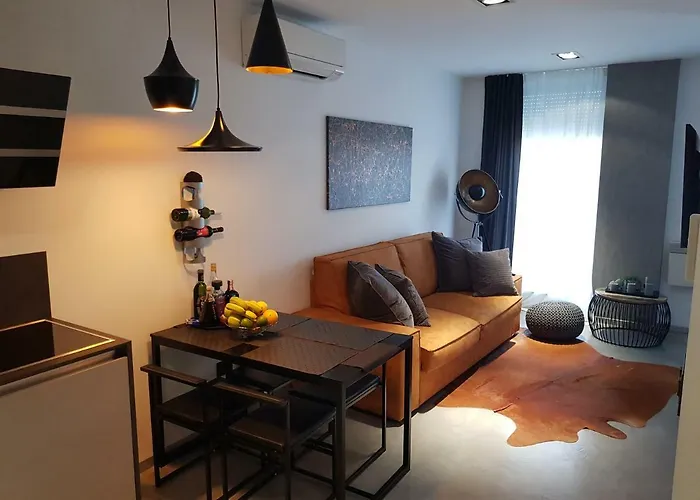 Vip, With Free Garage Parking * Πούλα