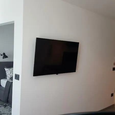 Vip, With Free Garage Parking Пула