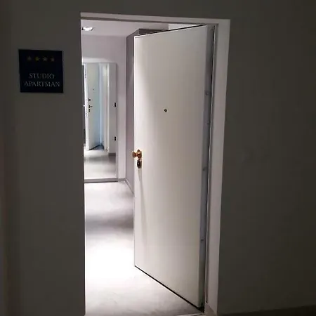 Vip, With Free Garage Parking Пула